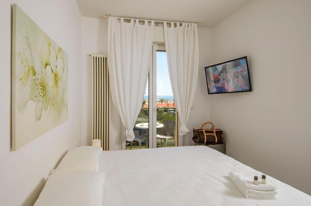 Residence Royal Ріміні Екстер'єр фото